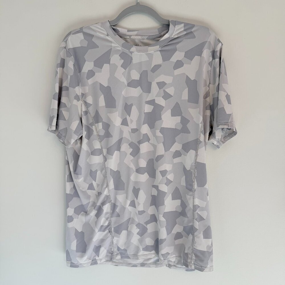 🏃‍♂️ Zella Men’s Performance Short Sleeve Shirt – Gray Camo 🏃‍♀️